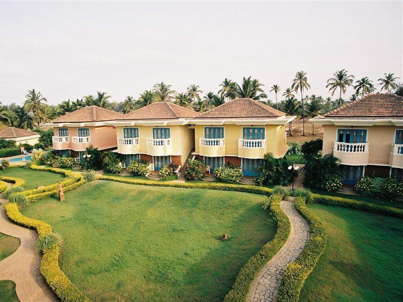 Coconut Grove Beach Resort Colva Exteriör bild