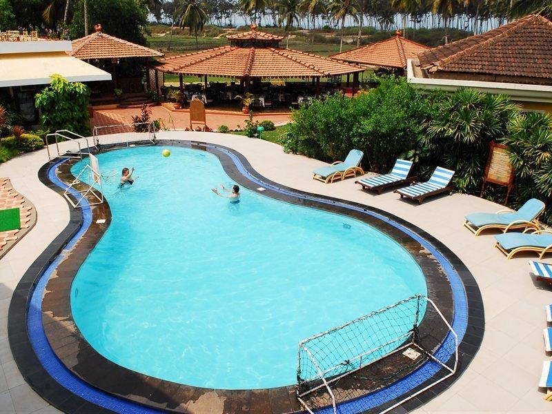 Coconut Grove Beach Resort Colva Exteriör bild