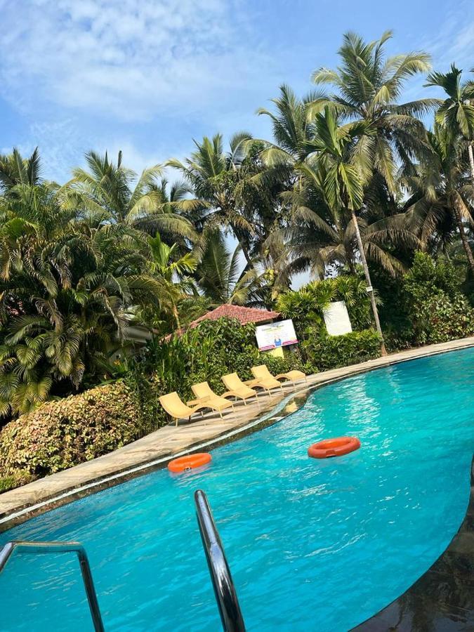 Coconut Grove Beach Resort Colva Exteriör bild