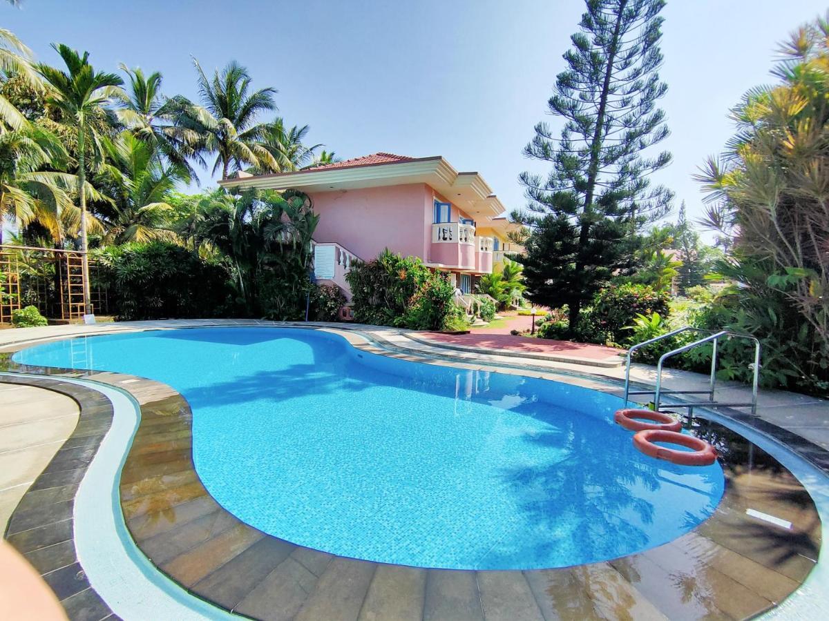 Coconut Grove Beach Resort Colva Exteriör bild