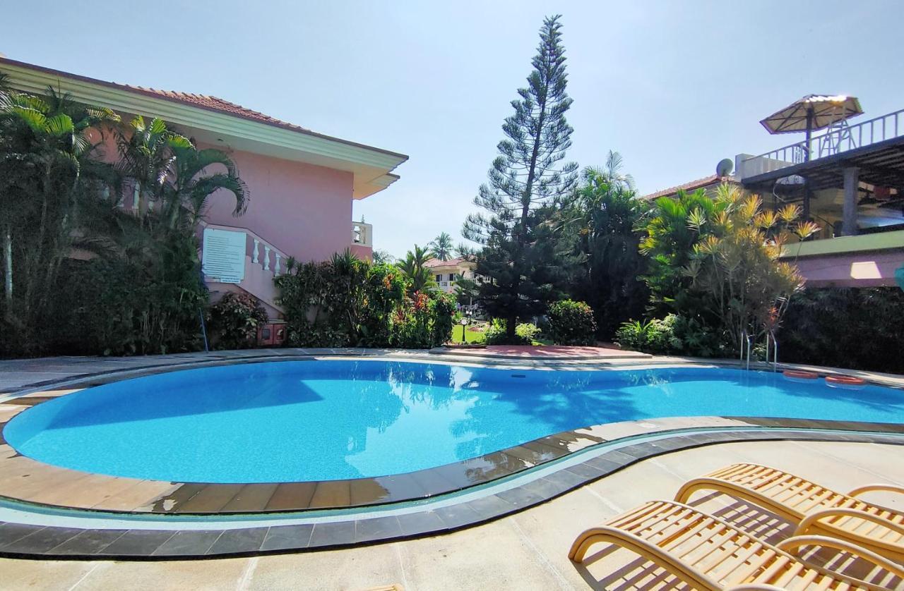 Coconut Grove Beach Resort Colva Exteriör bild