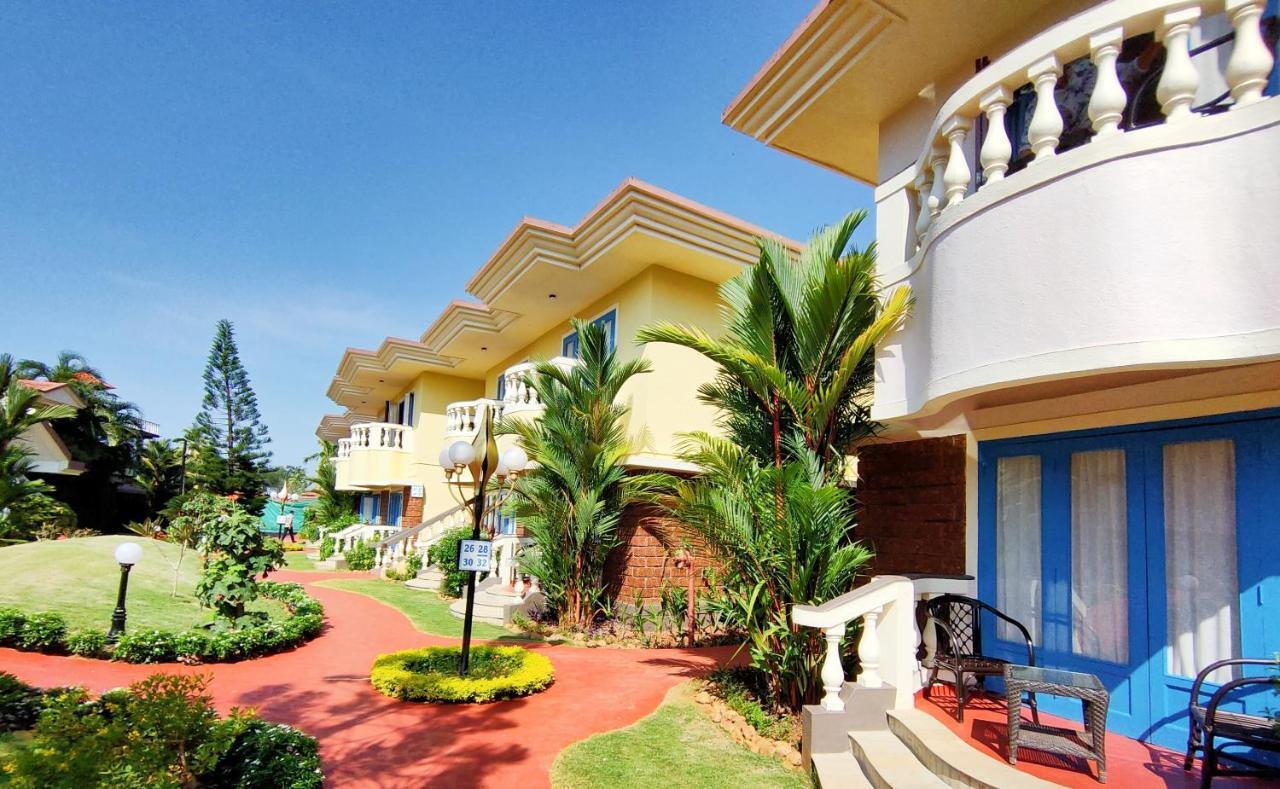 Coconut Grove Beach Resort Colva Exteriör bild