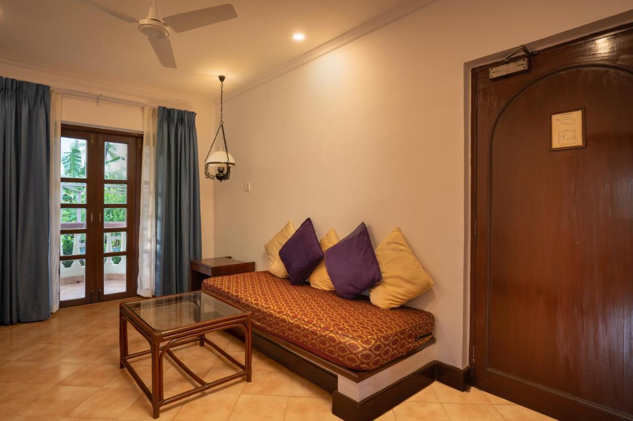 Coconut Grove Beach Resort Colva Exteriör bild