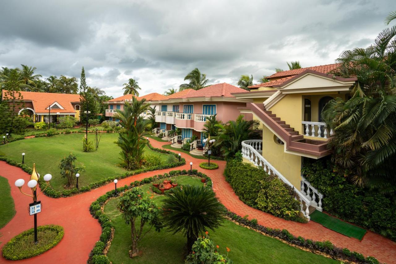 Coconut Grove Beach Resort Colva Exteriör bild
