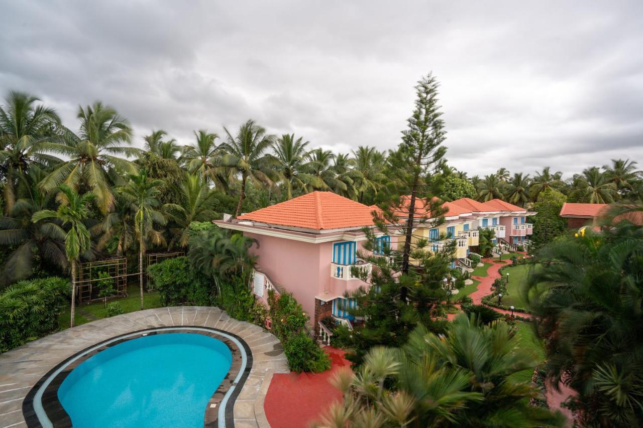 Coconut Grove Beach Resort Colva Exteriör bild