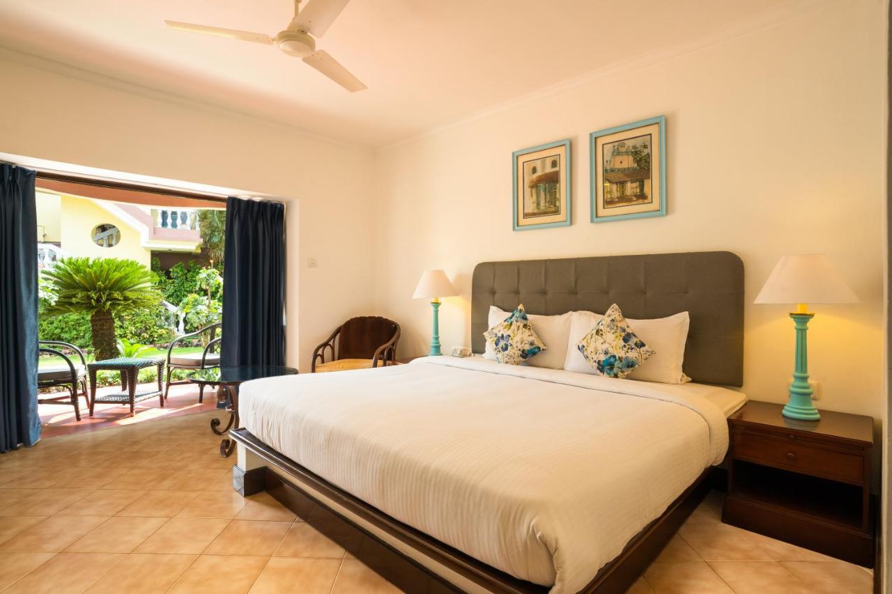 Coconut Grove Beach Resort Colva Exteriör bild