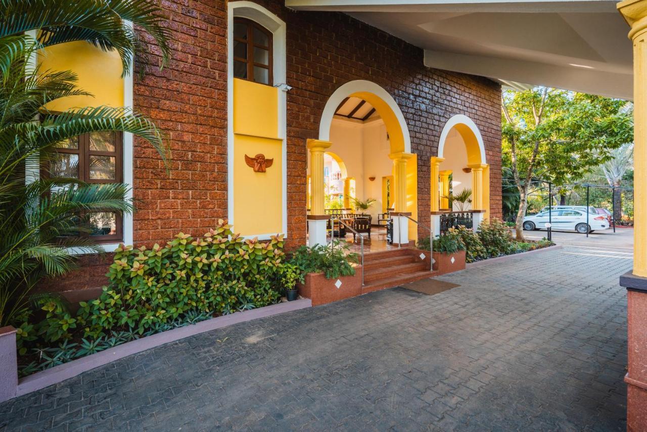 Coconut Grove Beach Resort Colva Exteriör bild